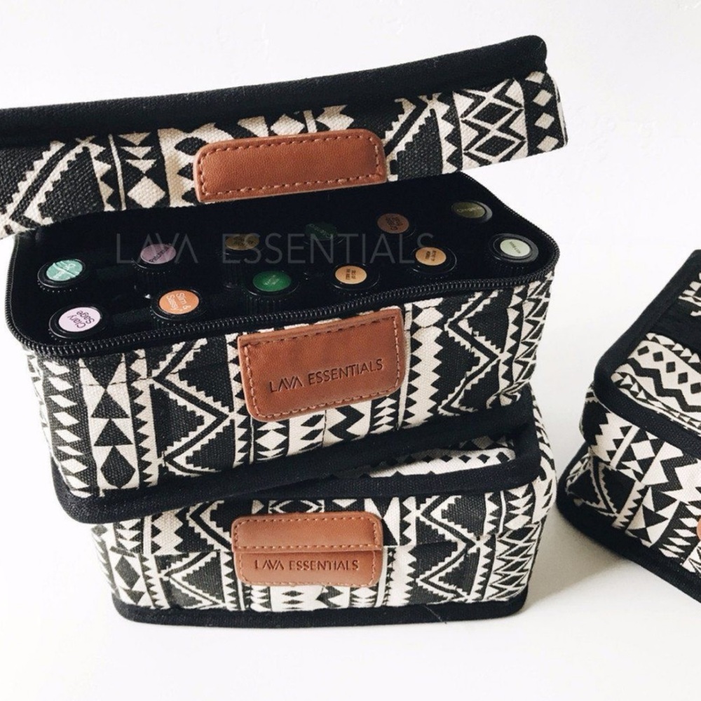 LIKE NEW! Lava Essentials Oil Case - Fits 18+ Oils